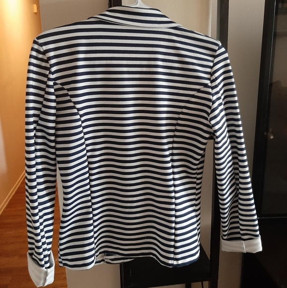Blazer - Picture 2 of 2